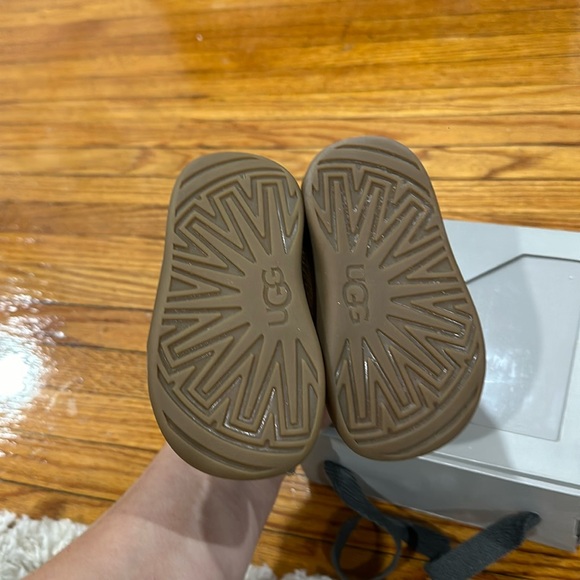 Baby UGG Rennon booties - Picture 6 of 7